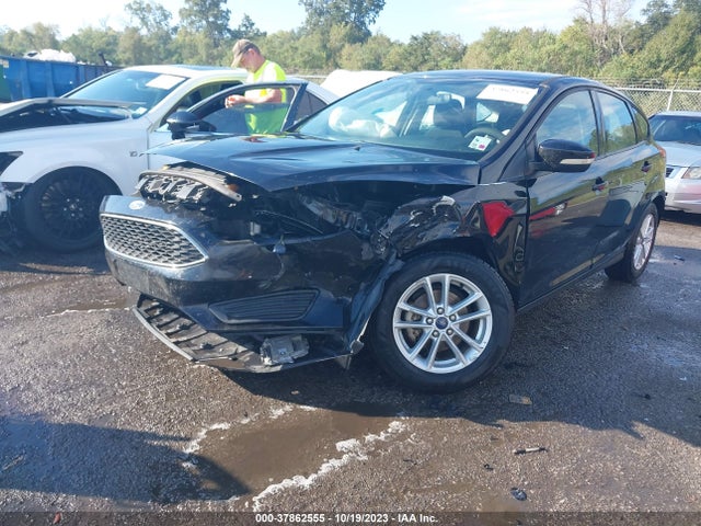 Ford FOCUS SE 2017 1FADP3K23HL227857 Image 2