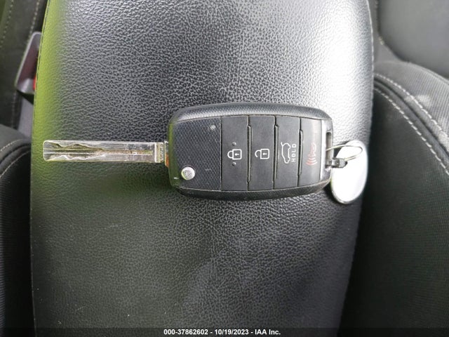 KIA Soul Base 2016 KNDJN2A22G7851042 Image 11