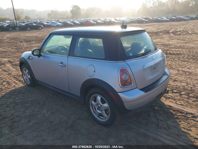 2007 MINI COOPER HARDTOP WMWMF33567TT51557 Photo 2