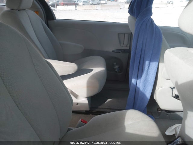 2011 TOYOTA SIENNA BASE V6 VIN: 5TDZK3DC9BS160353