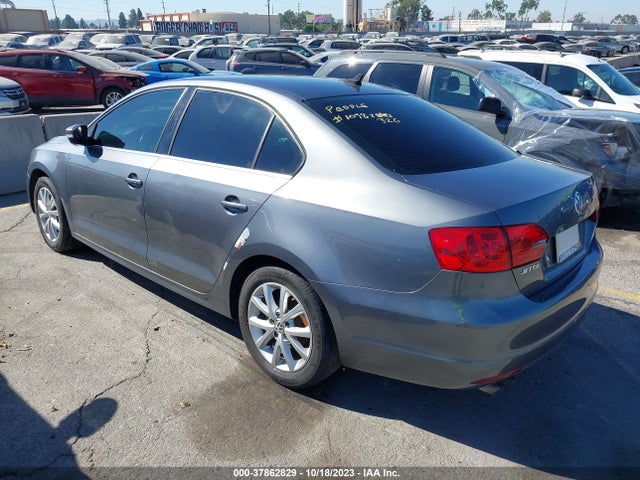 3VWD17AJ7EM421410 Volkswagen Jetta Sedan Se