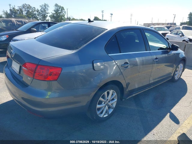 3VWD17AJ7EM421410 Volkswagen Jetta Sedan Se