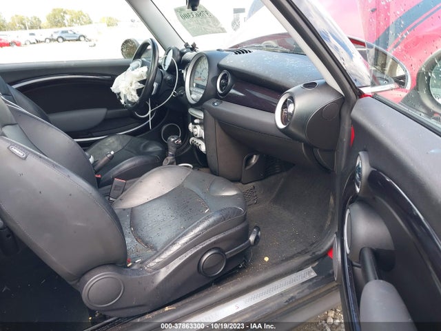 2010 MINI COOPER CLUBMAN WMWMM3C59ATZ32869 Photo 4