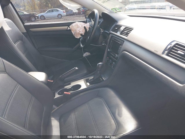 1VWBT7A34EC041011 Volkswagen Passat Se W/sunroof