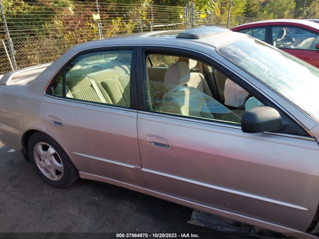 1998 HONDA ACCORD SDN EX VIN: 1HGCG5656WA090428
