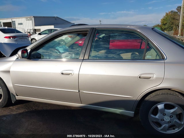 1998 HONDA ACCORD SDN EX VIN: 1HGCG5656WA090428