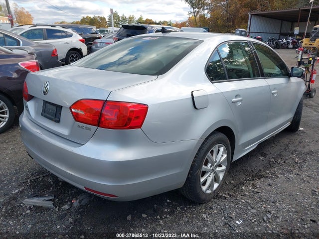 2011 VOLKSWAGEN JETTA SEDAN SE W VIN: 3VWDZ7AJ4BM320135