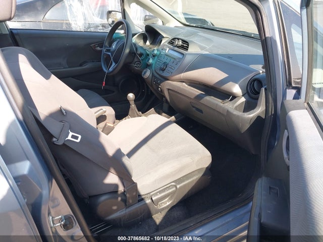 2011 HONDA FIT VIN: JHMGE8G38BC020575
