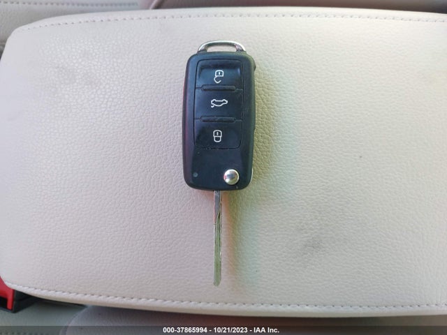 2015 VOLKSWAGEN JETTA SEDAN 1.8T SE W/CONNECTIVITY VIN: 3VWD07AJ1FM300215