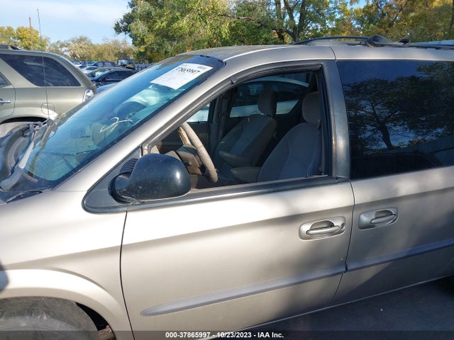 2002 DODGE GRAND CARAVAN SPORT VIN: 2B4GP44372R749616