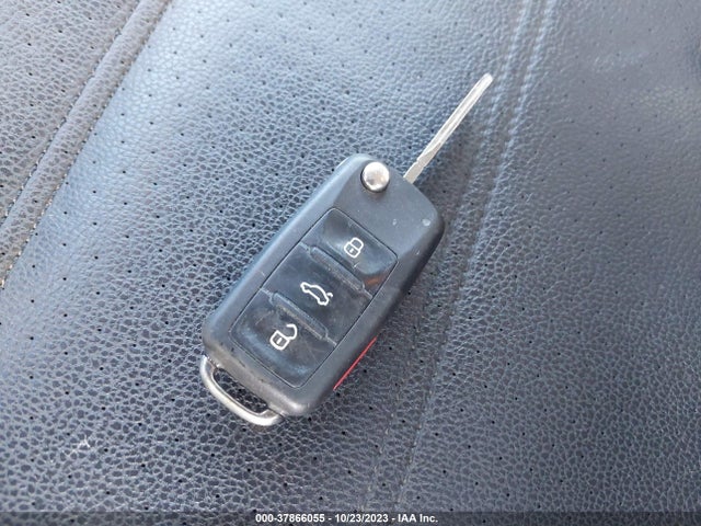 1VWBN7A37EC098362 Volkswagen Passat Tdi Se W/sunroof