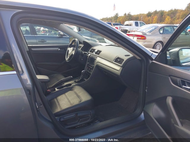 1VWBN7A37EC098362 Volkswagen Passat Tdi Se W/sunroof