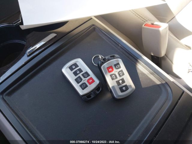 5TDYZ3DC2KS015842 Toyota Sienna Xle 8 Passenger