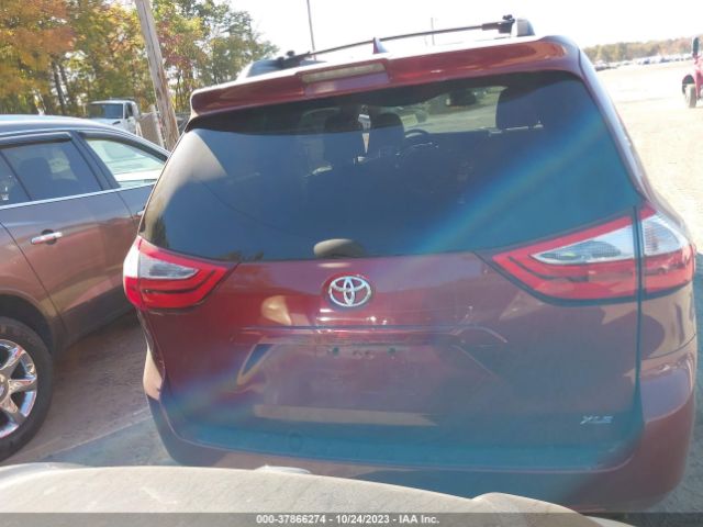 5TDYZ3DC2KS015842 Toyota Sienna Xle 8 Passenger