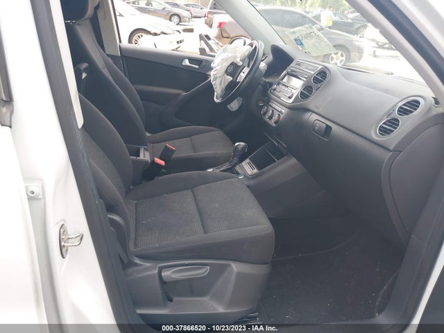 WVGAV3AX8EW589592 Volkswagen TIGUAN S
