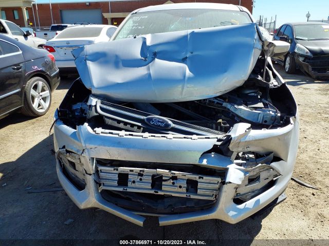 1FMCU0G94GUB16242 Ford ESCAPE SE