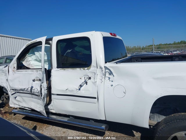 2013 GMC SIERRA 2500HD DENALI VIN: 1GT125E80DF115484