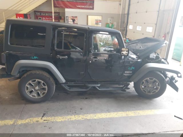 1C4BJWDG3EL232498 Jeep Wrangler Unlimited Sport