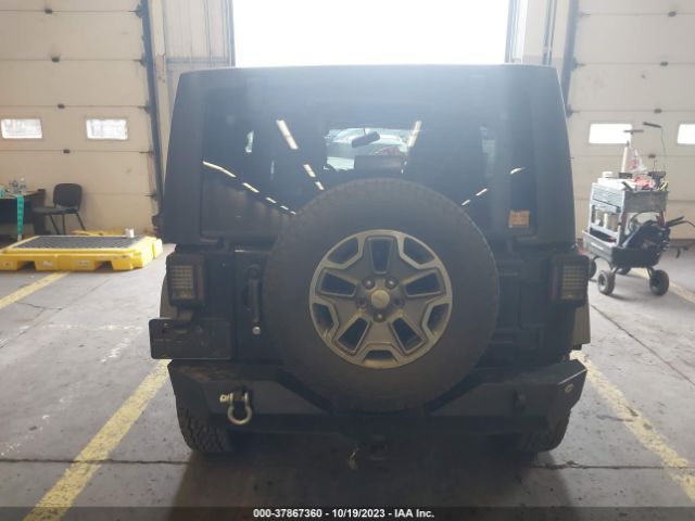 1C4BJWDG3EL232498 Jeep Wrangler Unlimited Sport