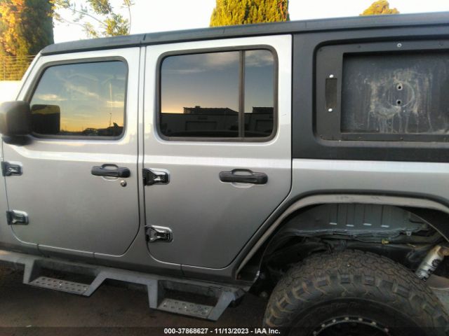 1C4HJXDN8JW295412 Jeep Wrangler Unlimited Sport S