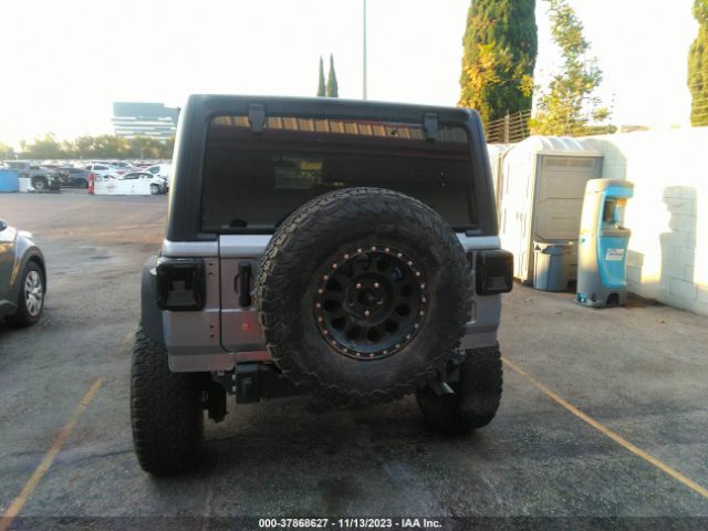 1C4HJXDN8JW295412 Jeep Wrangler Unlimited Sport S
