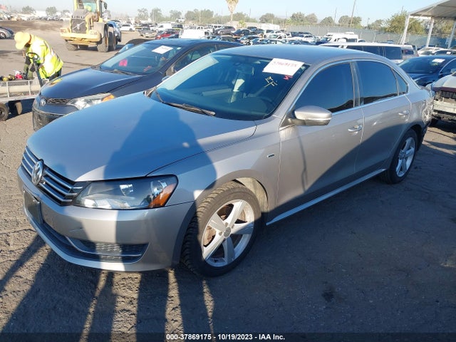 1VWAT7A33EC053954 Volkswagen Passat Wolfsburg Ed
