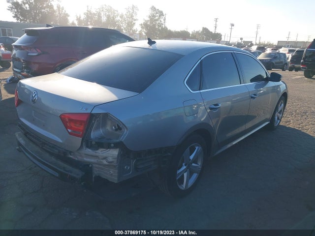 1VWAT7A33EC053954 Volkswagen Passat Wolfsburg Ed