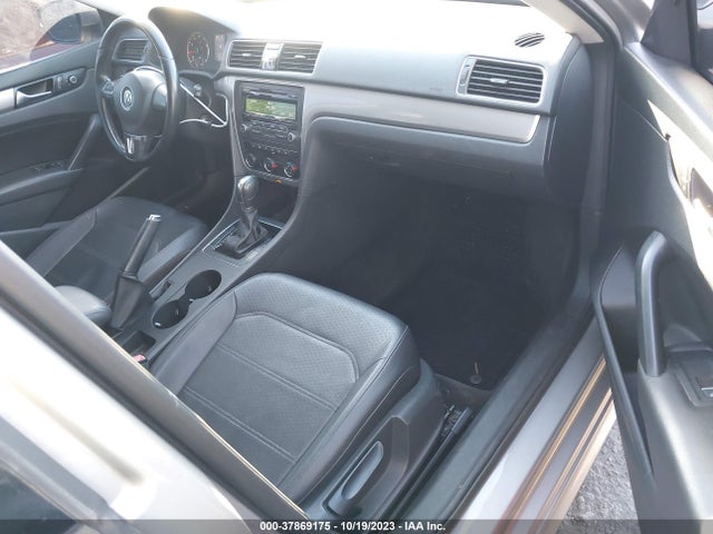 1VWAT7A33EC053954 Volkswagen Passat Wolfsburg Ed