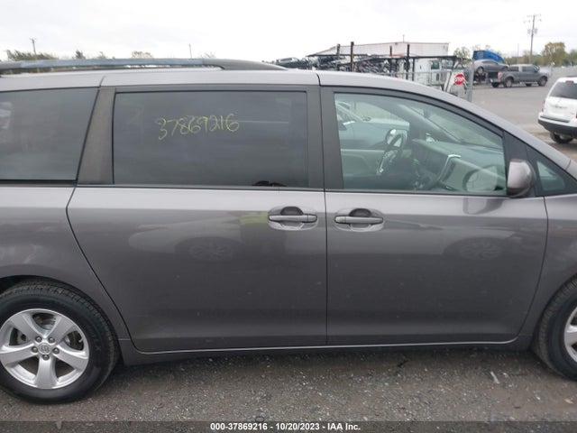 2015 TOYOTA SIENNA LE VIN: 5TDKK3DC5FS530110