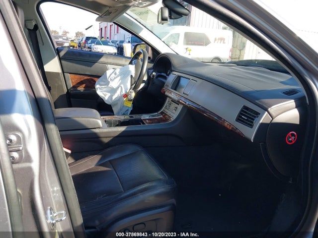 2011 JAGUAR XF SAJWA0GBXBLS07500 Photo 4
