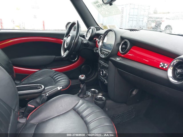 2011 MINI COOPER CLUBMAN WMWZG9C57BTZ80050 Photo 4