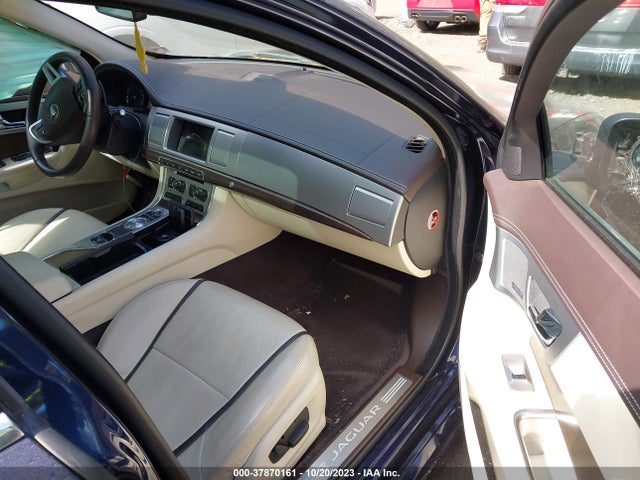 2015 JAGUAR XF SAJWA0F7XF8U61083 Photo 4