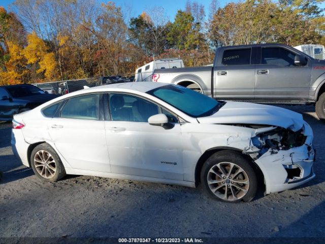 3FA6P0LU8KR104720 Ford Fusion Hybrid Se