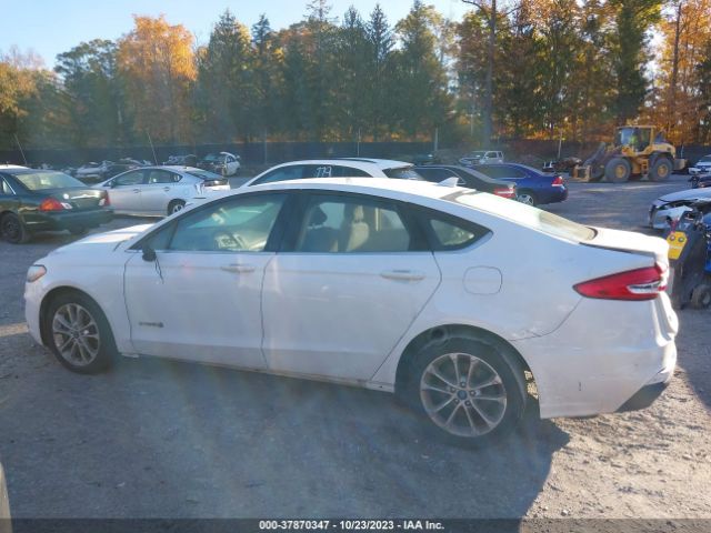 3FA6P0LU8KR104720 Ford Fusion Hybrid Se