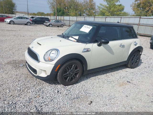 2011 MINI COOPER HARDTOP WMWSV3C52BTY14376 Photo 1