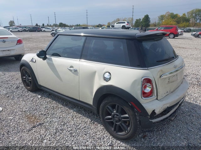 2011 MINI COOPER HARDTOP WMWSV3C52BTY14376 Photo 2