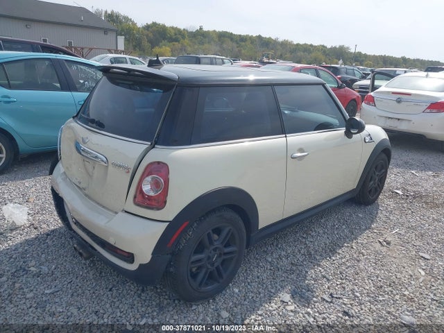2011 MINI COOPER HARDTOP WMWSV3C52BTY14376 Photo 3
