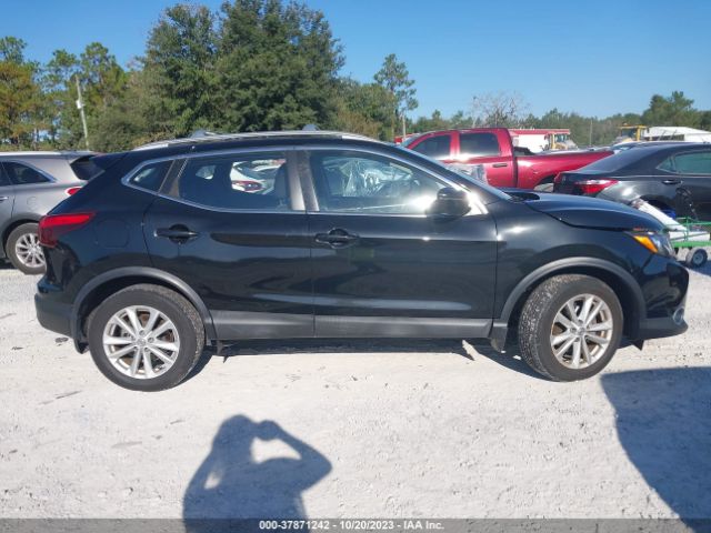 JN1BJ1CR5HW118840 Nissan Rogue Sport Sv