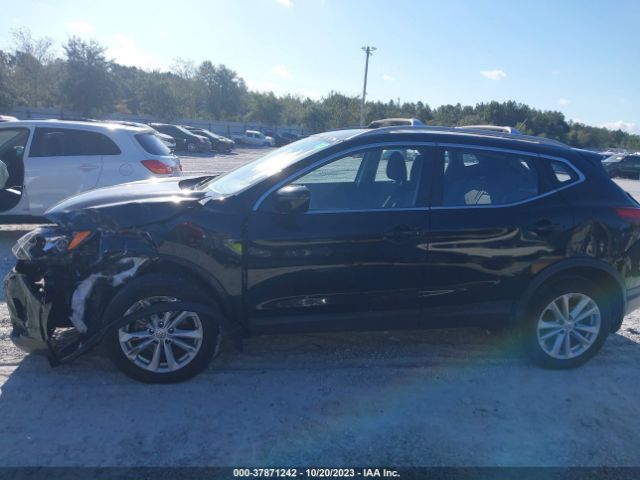 JN1BJ1CR5HW118840 Nissan Rogue Sport Sv