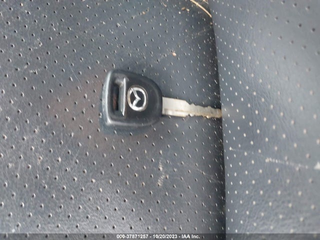 2004 MAZDA MAZDA3 S VIN: JM1BK323X41189753