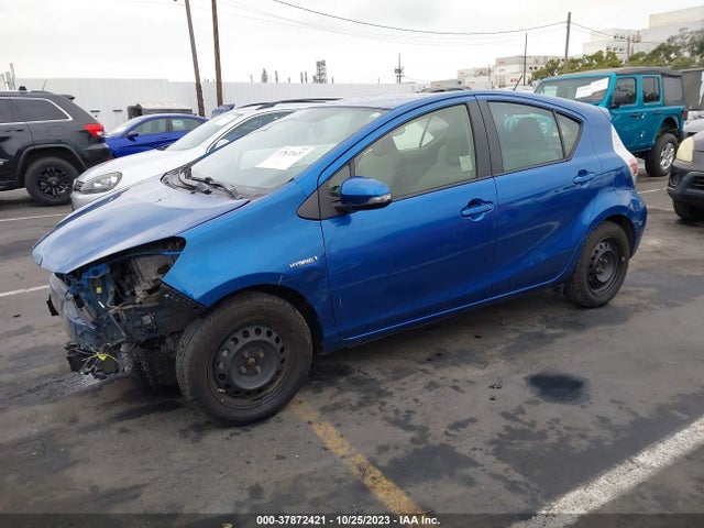 Toyota Prius C One/three/two/four 2014 JTDKDTB37E1570259 Image 2