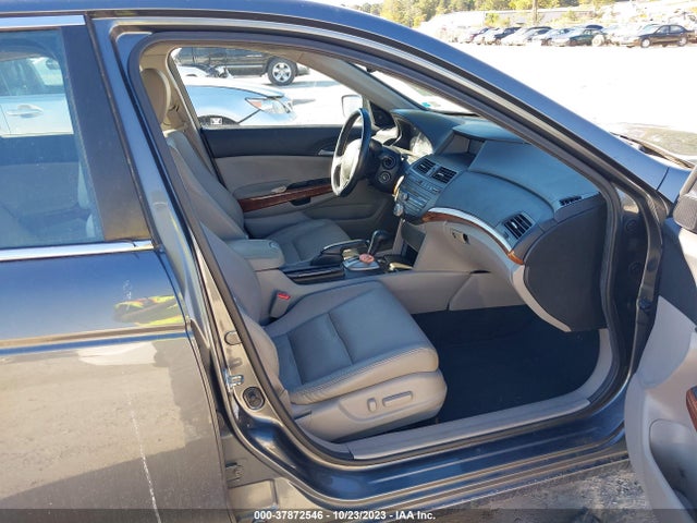 2011 HONDA ACCORD SDN EX-L VIN: 1HGCP3F88BA020146