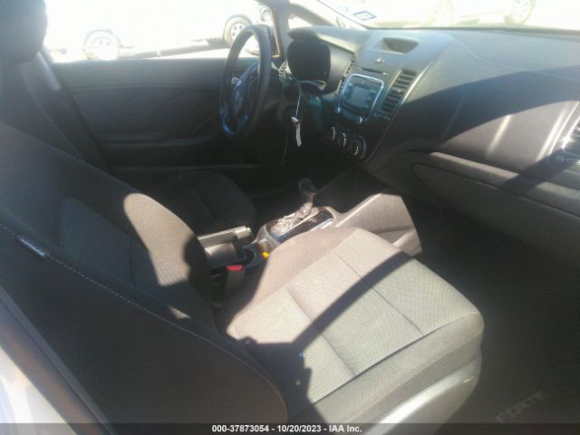 3KPFK4A7XJE214784 KIA FORTE LX