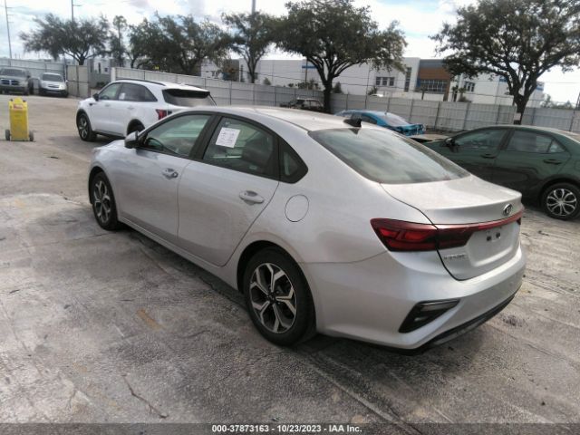 3KPF24AD0ME327167 KIA Forte Lxs