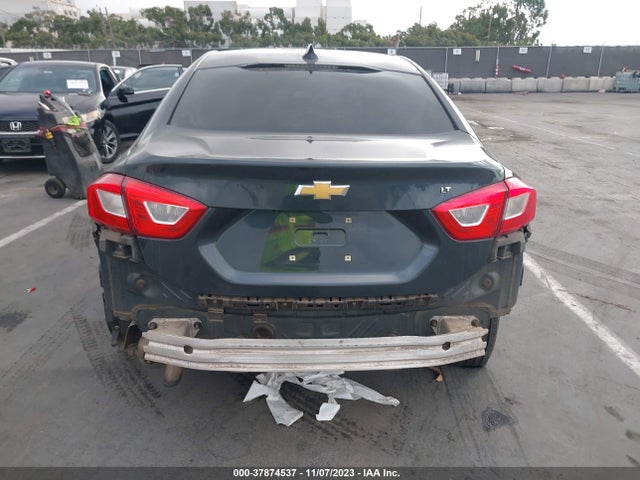 Chevrolet CRUZE LT 2018 1G1BE5SM9J7119996 Image 17