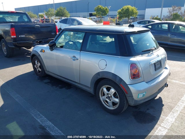 2007 MINI COOPER HARDTOP WMWMF33527TT54004 Photo 2