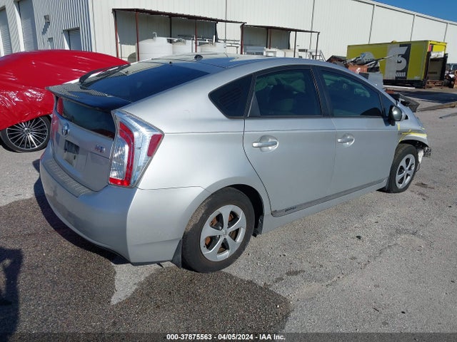Toyota Prius Two 2015 JTDKN3DU0F0483698 Image 4