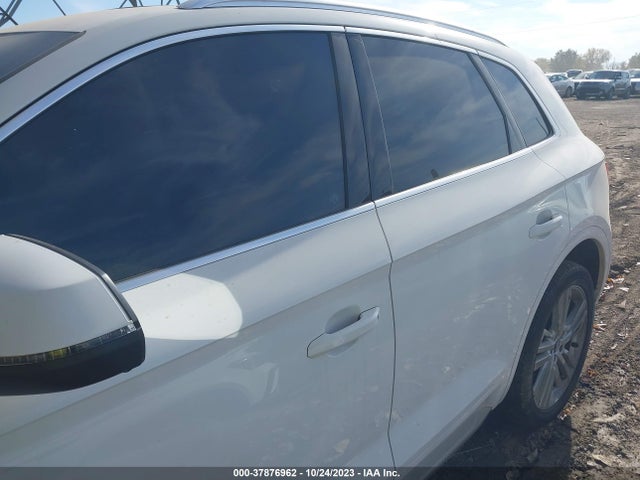 WA1BNAFY5J2110300 Audi Q5 2.0t Tech Premium/2.0t Premium
