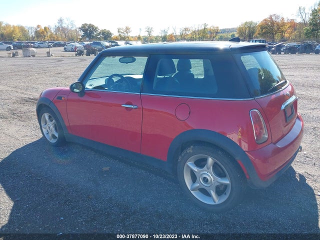2005 MINI COOPER HARDTOP WMWRC33415TJ67579 Photo 2