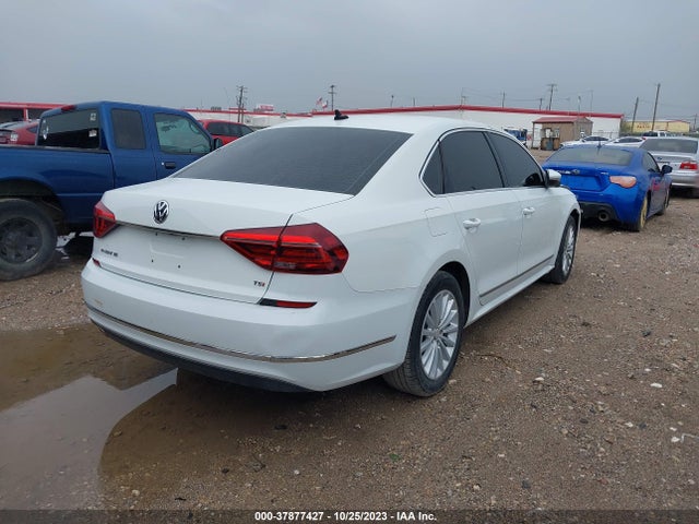 1VWBT7A38HC014723 Volkswagen Passat 1.8t Se